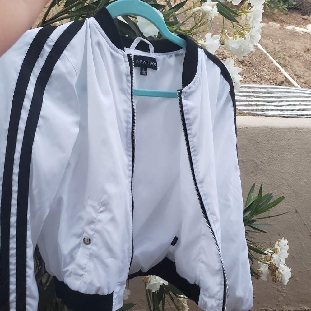 WHITE LIGHT JACKET WOMEN'S BLACK STRIPES ZIP UP